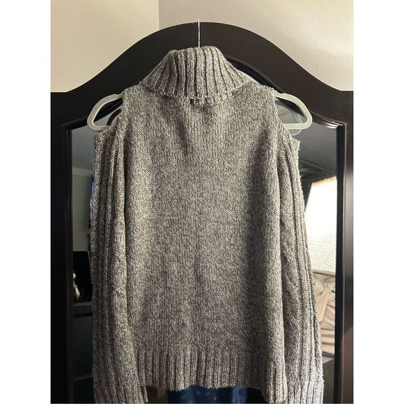 NEW Xhilaration Gray Cold Shoulder Cable Knit Sweater M - Picture 2 of 2